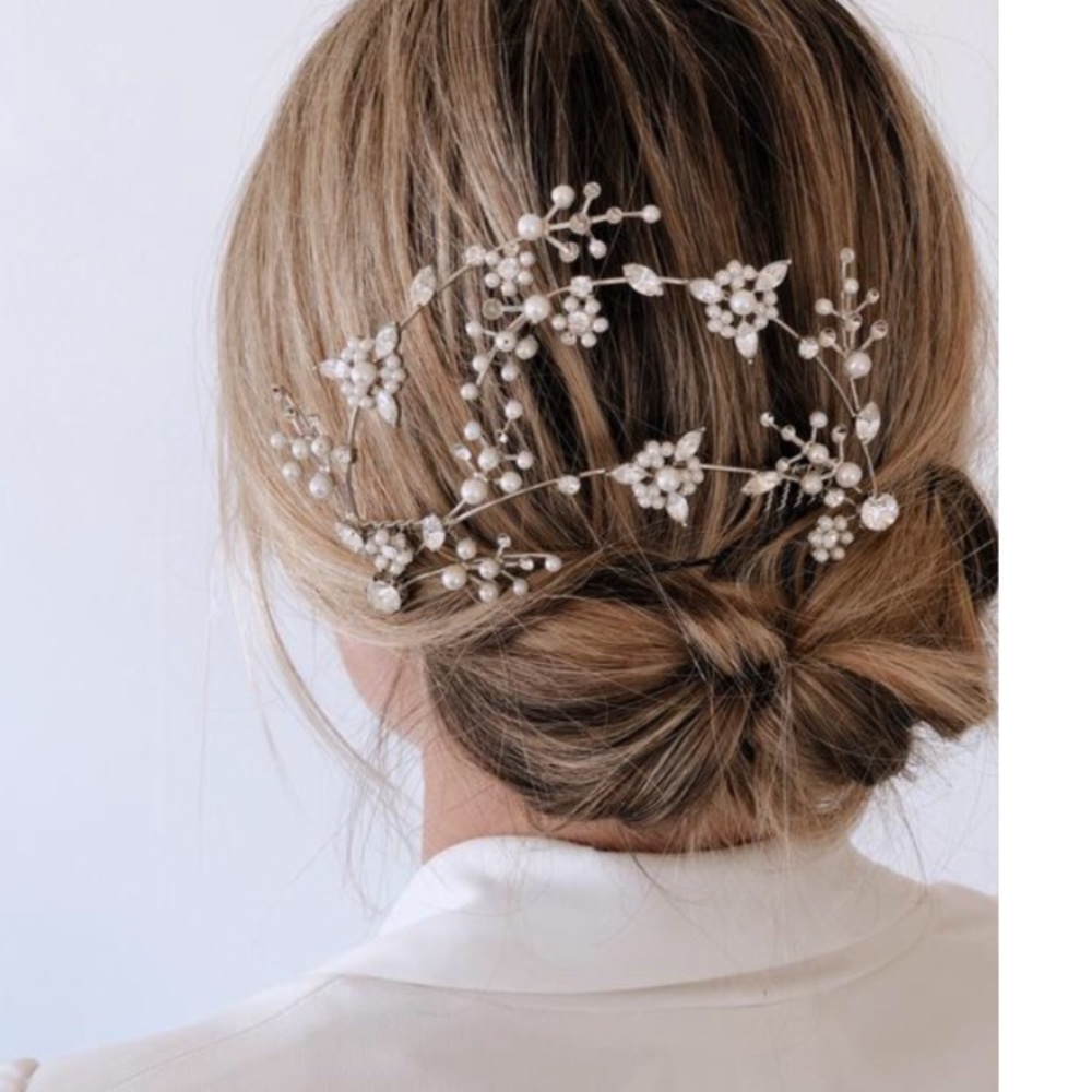Untamed Petals Flower Comb